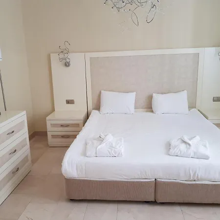 アパートホテル Goldcity 2 Bedroom アランヤ